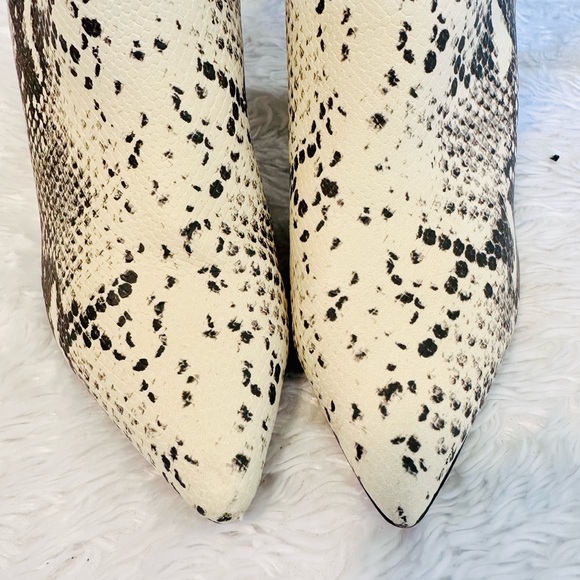 Steve Madden Kinga Knee High Boots
Snake print - Picture 10 of 14